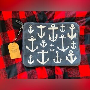 Anchor ⚓️ Pouch:Banana Republic
